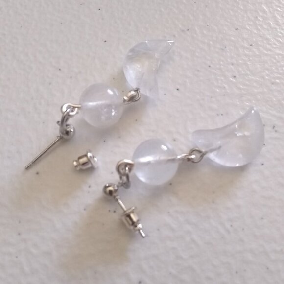Spiritual & Mystical! Feminine Crescent Moon Quartz Earrings! Focus Your Energy! - Picture 4 of 10